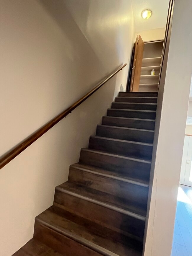 Building Photo - 1871 N Lakeman Dr