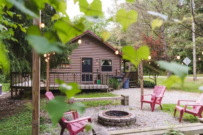 Building Photo - 15039 Pleasant Valley Rd