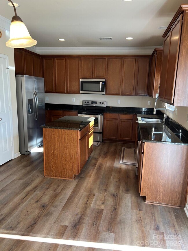 Building Photo - 142 Saye Pl