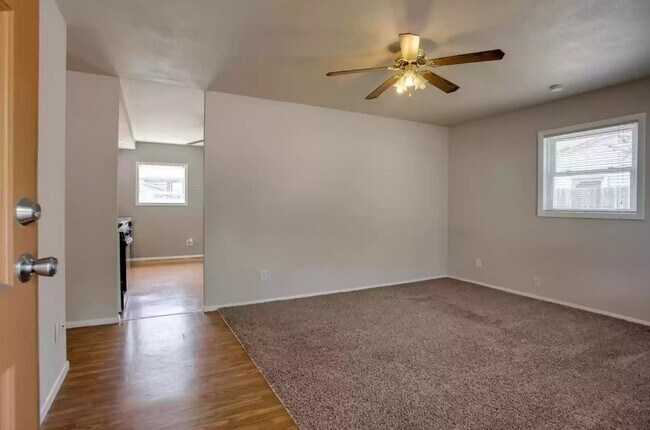 Building Photo - 2503 W Kirby Ave