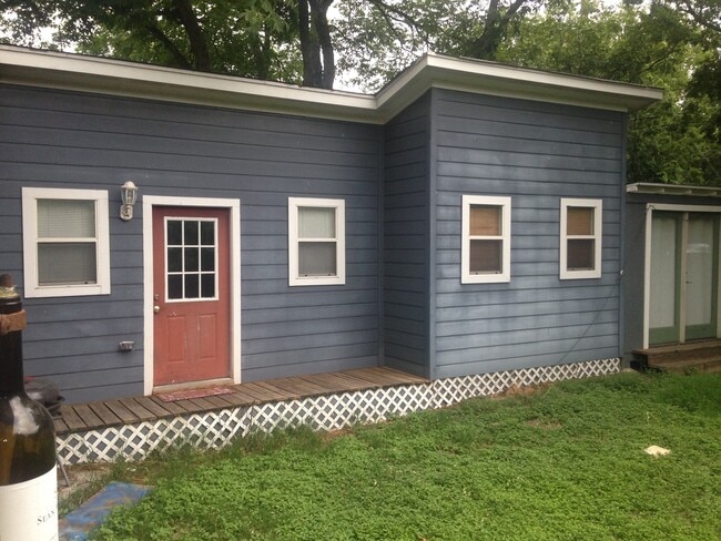 Building Photo - 5001 Duval St