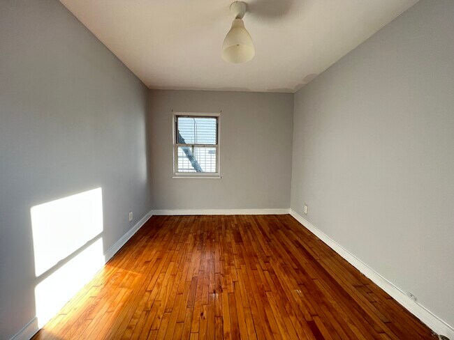 60 Crawford Ave 10 - 58 Crawford St