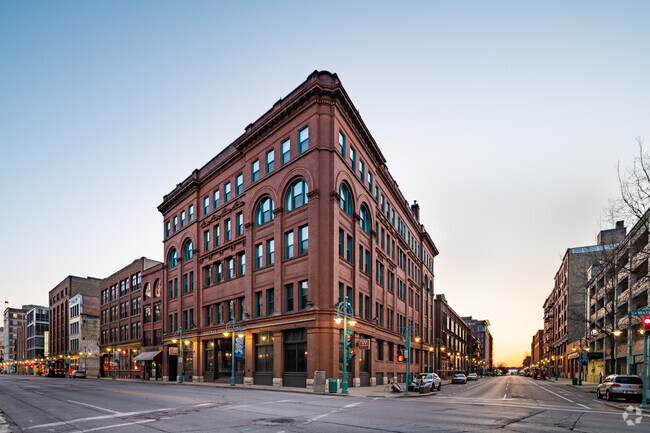 Building Photo - Chicago Street Lofts