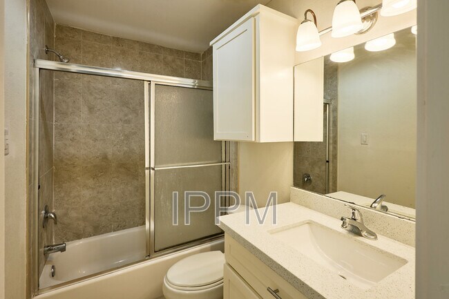 Building Photo - 5108 Manana Cir