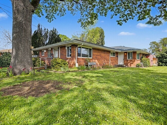 Building Photo - CHASD02