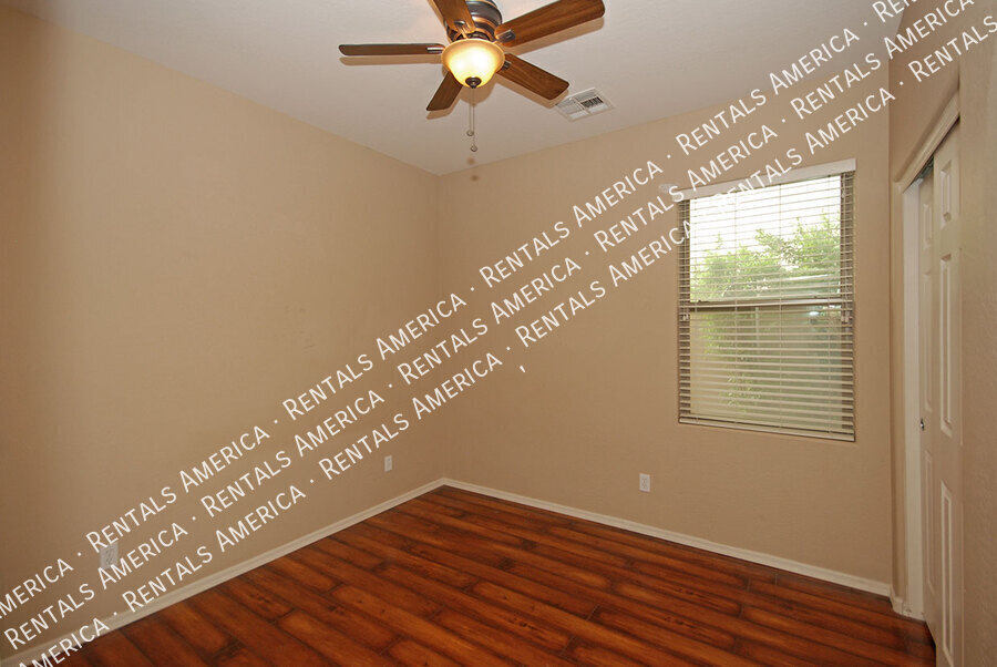 Building Photo - 2010 S Falcon Dr