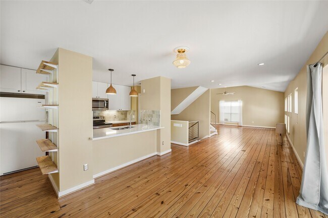 Building Photo - 1302 Rosalie St