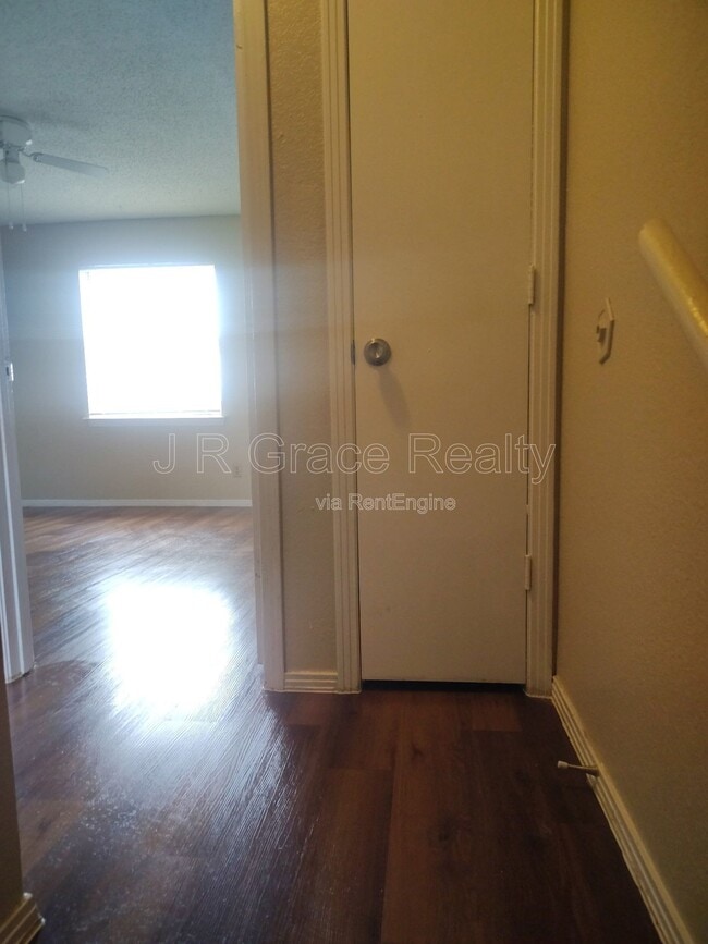 Building Photo - 5947 Shadydell Dr