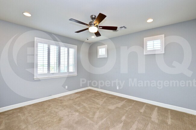 Building Photo - 10612 E Hawk Ave