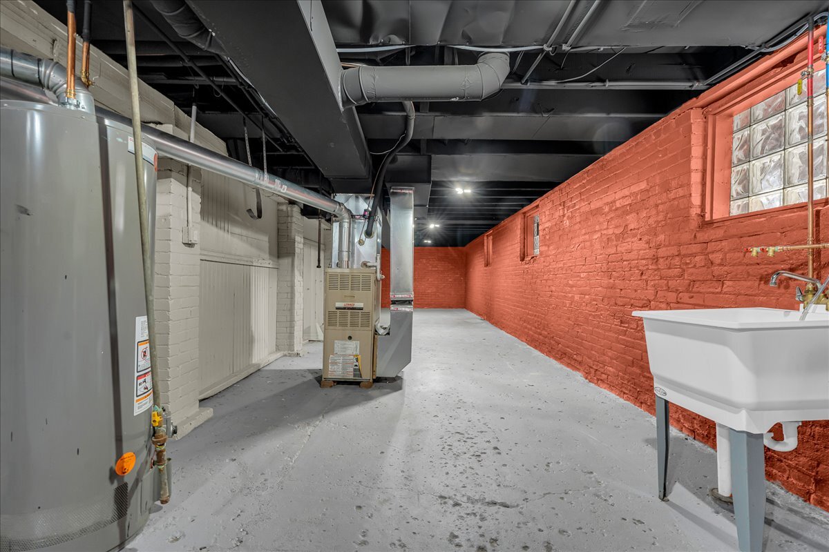 Building Photo - 5238 Commonwealth St