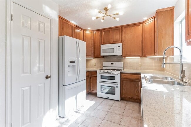 Building Photo - 7801 Callbram Ln