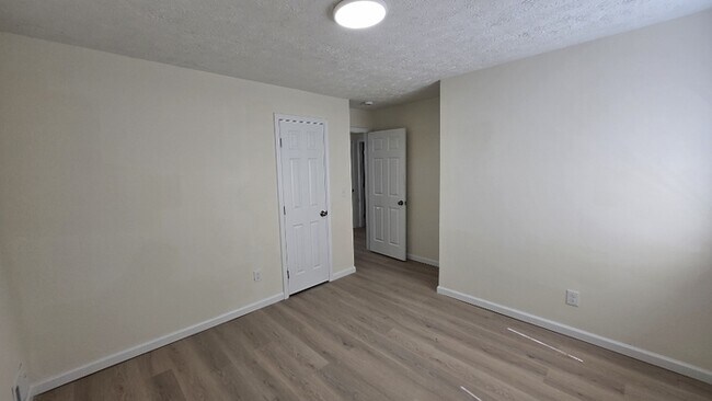 Building Photo - Fully Renovated Ranch Home