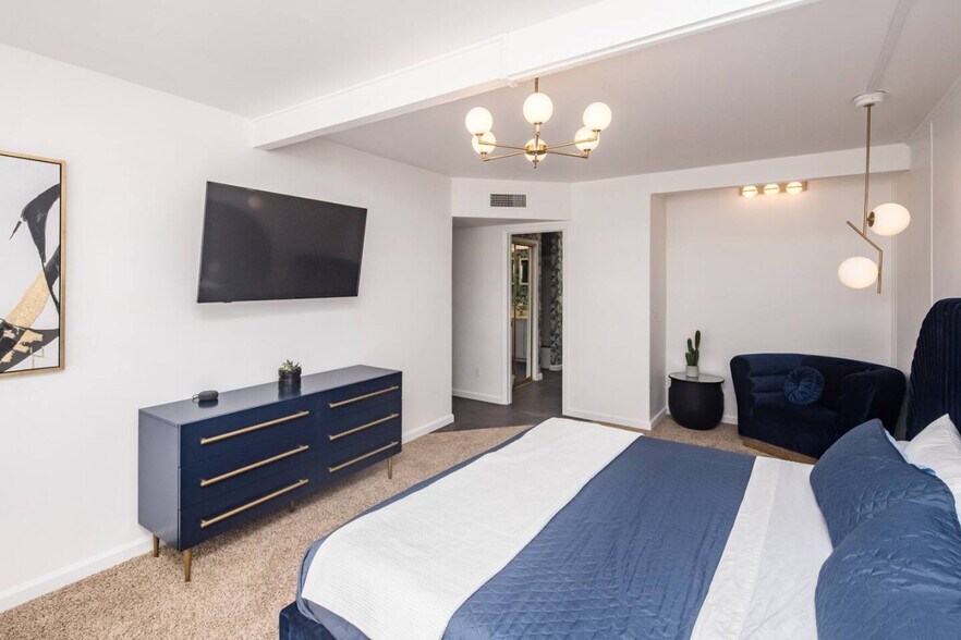 Building Photo - 2906 Castaway Dr