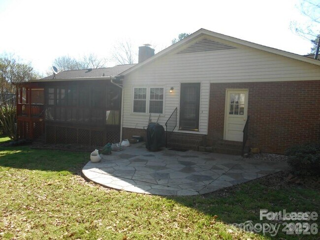 Building Photo - 1330 E Barden Rd
