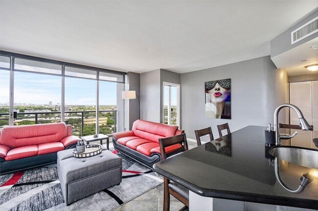 Building Photo - 1720 Harrison St