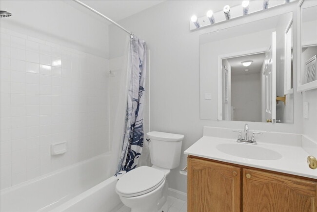 Building Photo - Welcome home to this beautifully updated and move-in-ready 3-bedroom, 3.5-bath townhouse