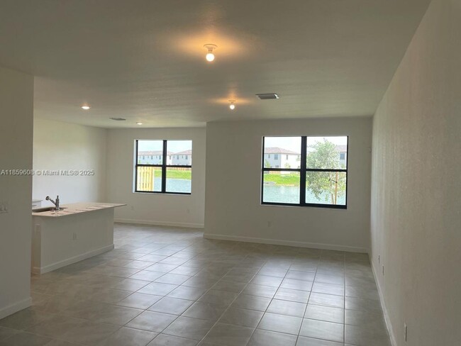 Building Photo - 10007 SW 231st Ln