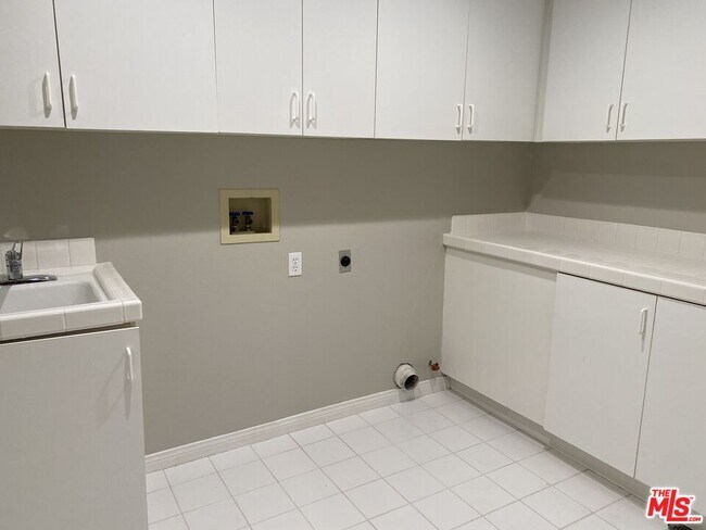 Building Photo - 732 Palisades Dr
