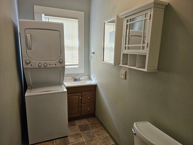 Building Photo - 2004 Adams Ave