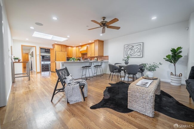 Building Photo - 2514 Alameda de las Pulgas
