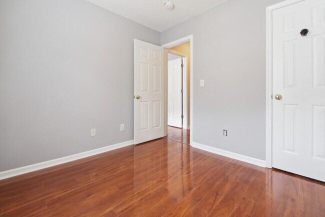 Building Photo - 4084 Howell Park Rd