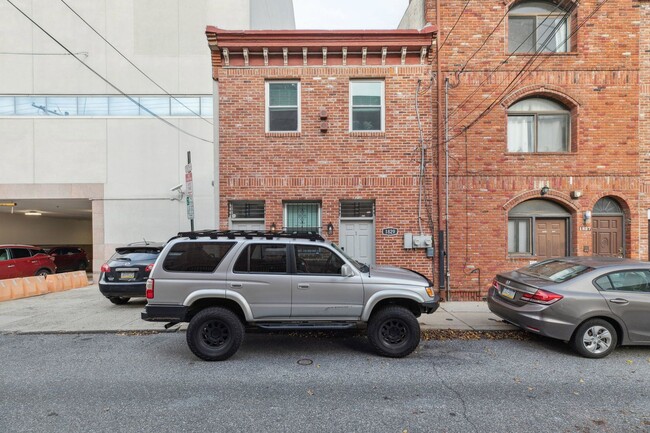 Building Photo - 1829 Kater St