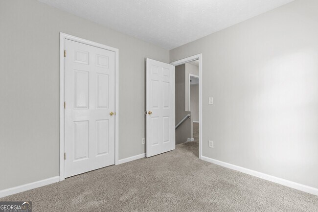 Building Photo - 2284 Oakland Spring Dr