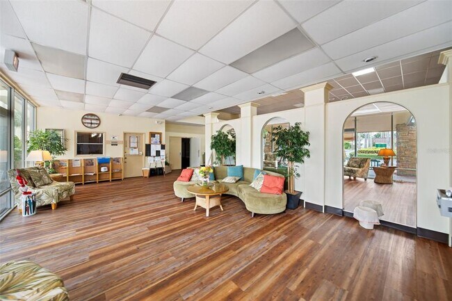 Building Photo - 4725 Cove Cir