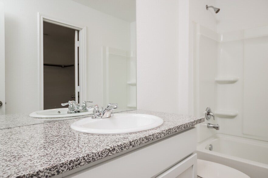 Building Photo - 2907 Millikan Dr