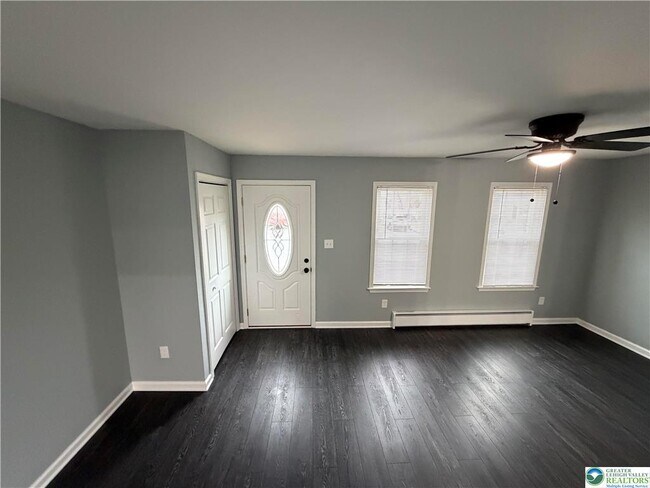 Building Photo - 815 Fernhill Ln