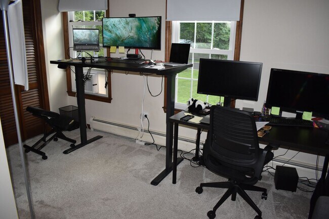 Building Photo - Well maintained, 3 Bedroom single family home in lovely Westford neighborhood.