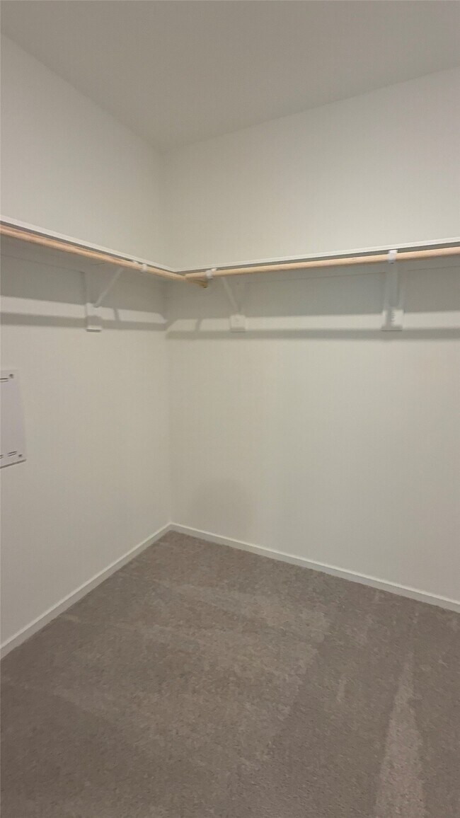 Building Photo - 327 Parkin Ct