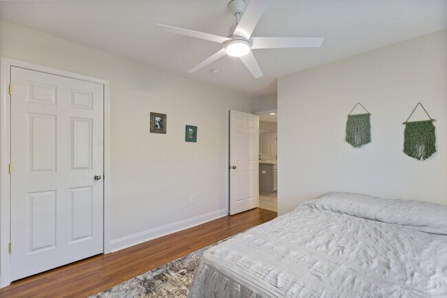 Building Photo - 2 bed, 2 bath, Furnished for Short Term Le...