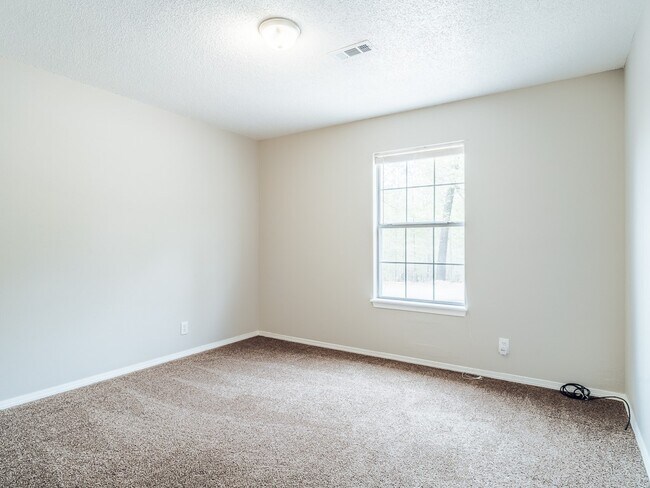 Building Photo - 7 Claypole Ln
