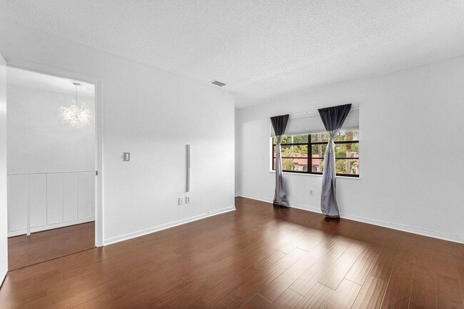 Building Photo - 8566 Casa Del Lago