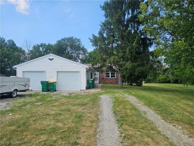 Building Photo - 14742 Hillcrest Ave