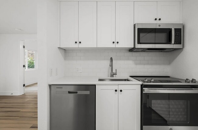 Building Photo - Beautifully Remodeled 1 Bed / 1 Bath in Midtown - Available 6/15!