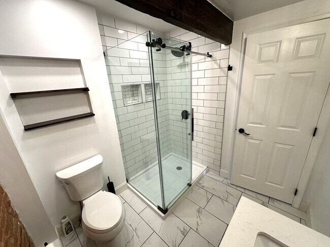 Building Photo - Stunning 4-Bedroom Townhome in the Heart of Fishtown! Available NOW!