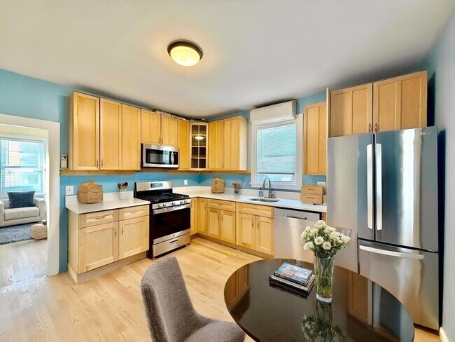 Building Photo - 12 Hall Pl