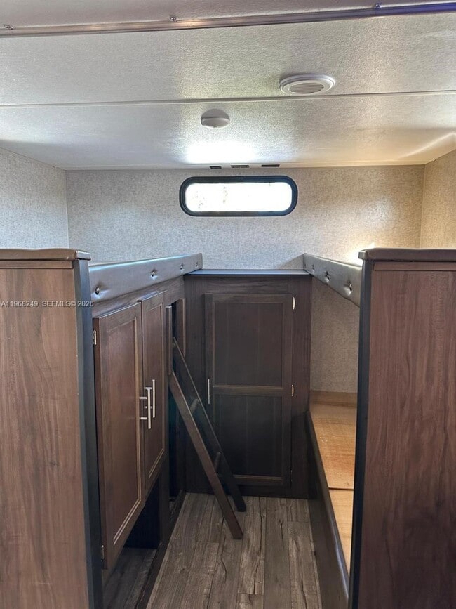 Building Photo - 3211 SW 47th Ave