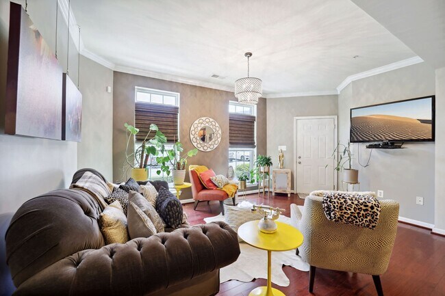 Building Photo - 910 Hall Station Dr