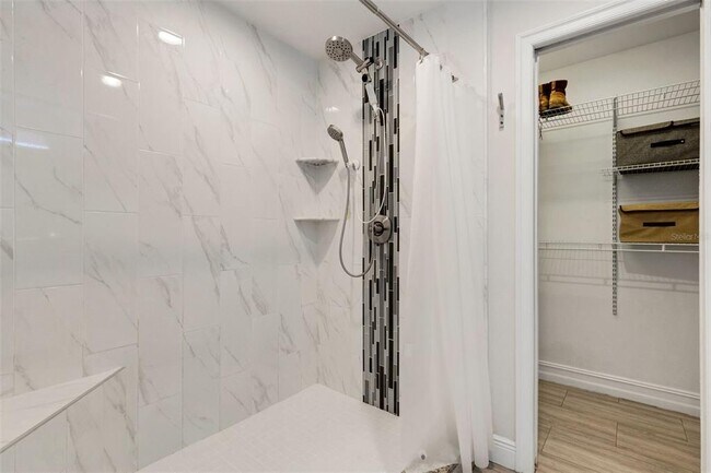 Building Photo - 2914 W Lake Ave