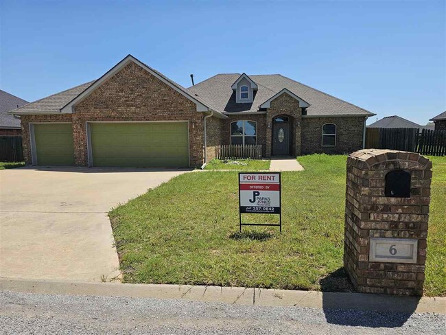 Primary Photo - 6 NE Summerwood Dr