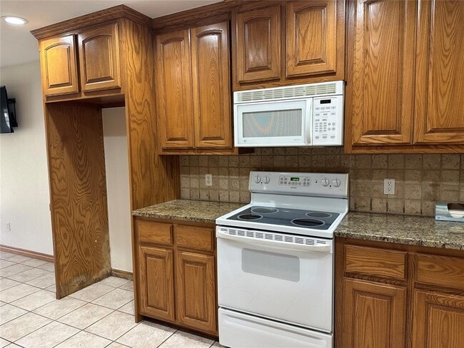 Building Photo - 15713 Traditions Blvd