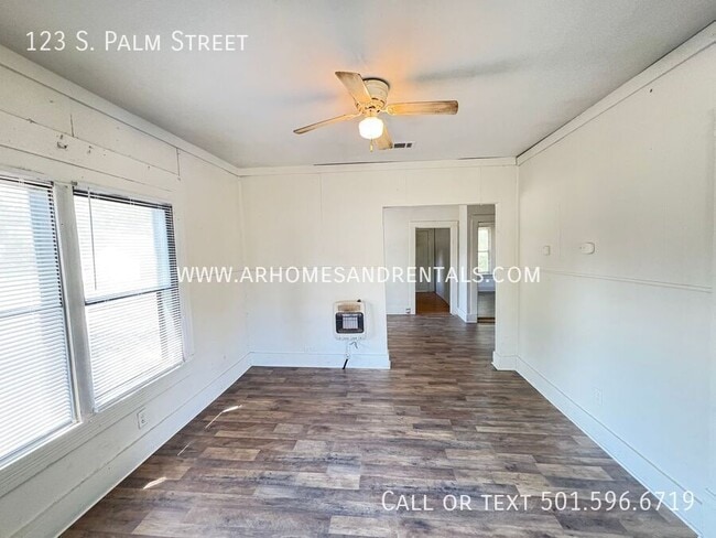 Building Photo - 123 S Palm St