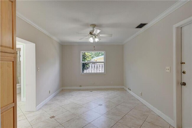 Building Photo - 110 Seminole Ln