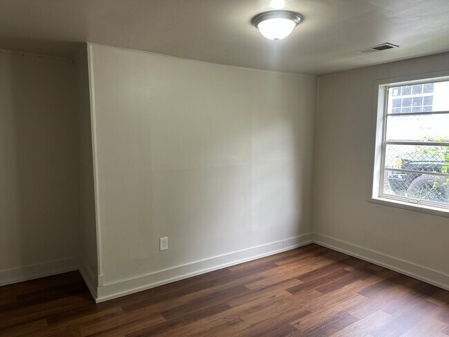 Building Photo - Home for Rent in North Birmingham **Accept...