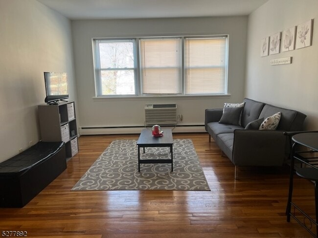 Primary Photo - 123 Milligan Pl