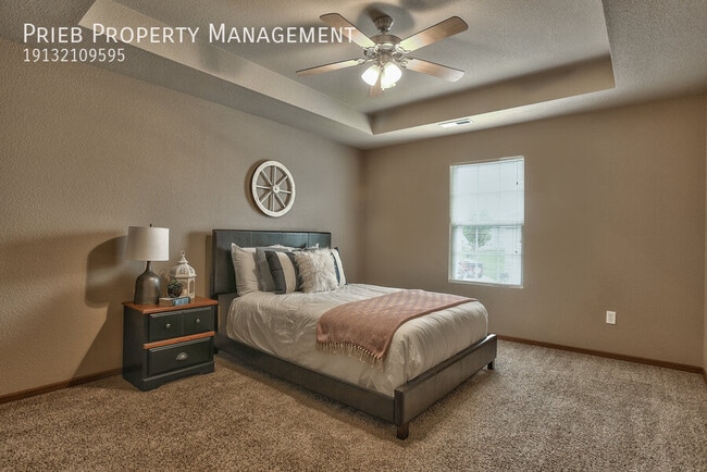 Building Photo - 902 S Woodson Ct