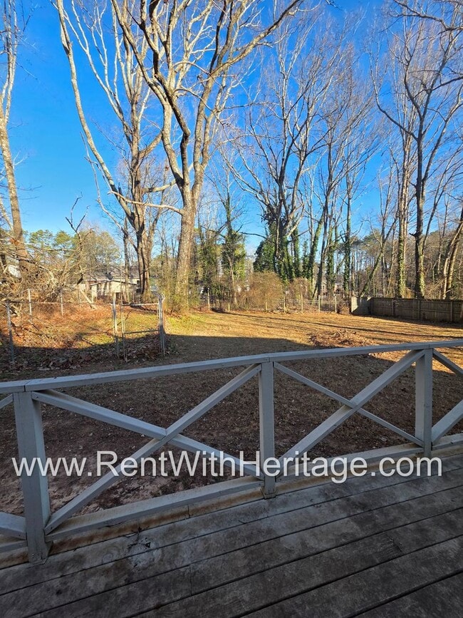 Building Photo - Amazing 3 Bedroom/ 2 Bath Home / Spacious Livingroom /  Flex Room / 1/2 Acre / Fenced Yard / Grea...